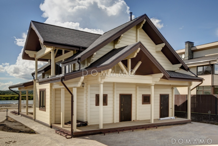 Проект дома из клееного бруса с обширным остеклением и вторым светом