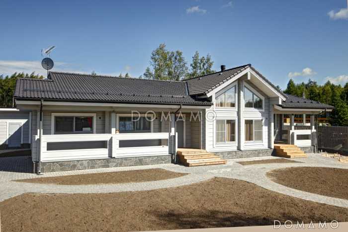 Проект каркасного дома с панорамным остеклением с тремя спальнями