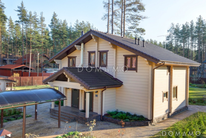 Проект дома из клееного бруса с большой верандой перед домом