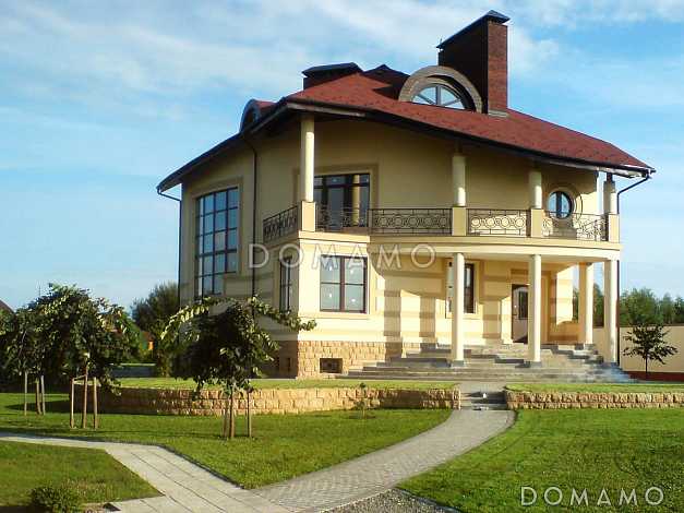 Проект коттеджа с двусветной гостиной и зимним садом